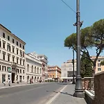Largo di Torre Argentina Apartment